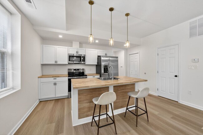 Building Photo - Spacious 6BR Rowhome in Prime DC Location