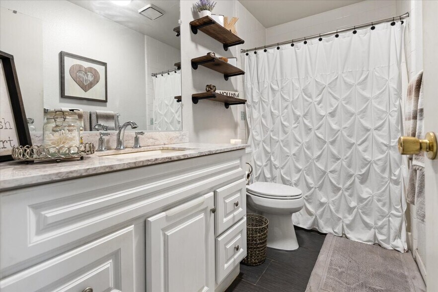 Building Photo - 1581 W Swain Rd