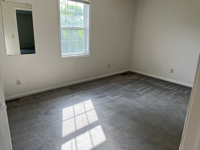 Building Photo - One bedroom rental