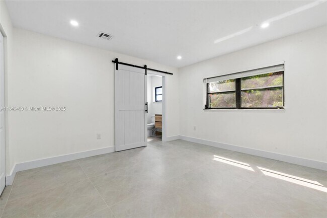 Building Photo - 5402 SW 138th Pl