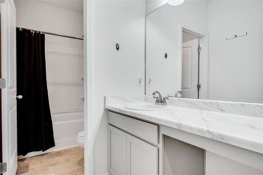 Building Photo - 317 Lucyanna Ln