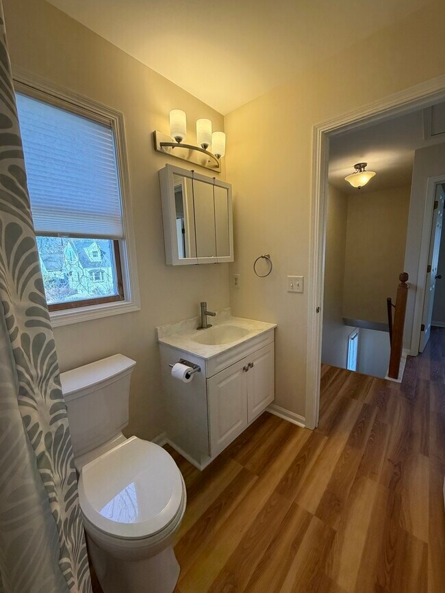 Building Photo - 411 Richards St