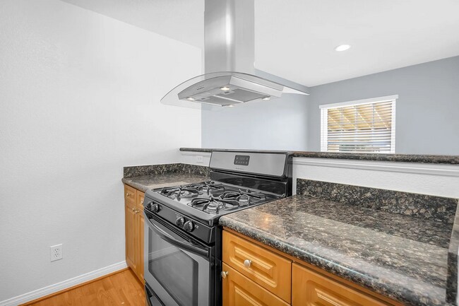 Building Photo - Unit 202