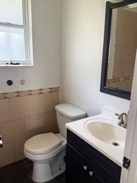 Building Photo - 2753 Kennedy Dr