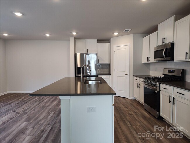 Building Photo - 3247 Crawford Ave