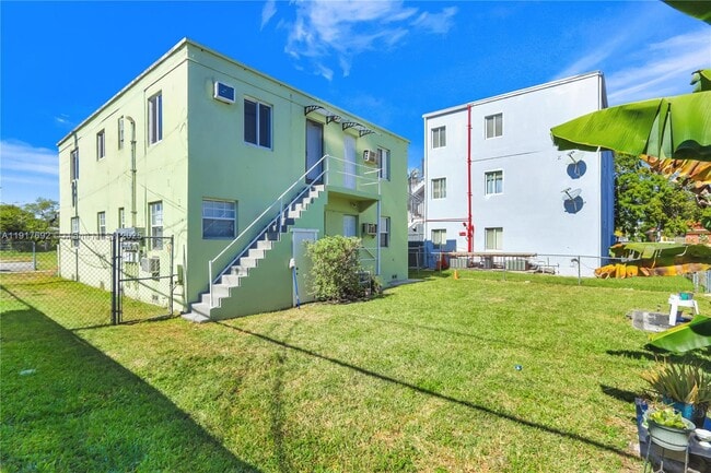 Building Photo - 711 SW 21st Ave