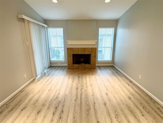 Building Photo - 700 Thicket Ln