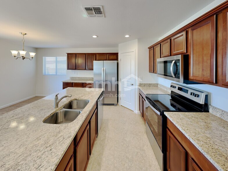 Building Photo - 2857 E Denim Trail