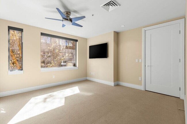 Building Photo - 311 NW 12th Ave