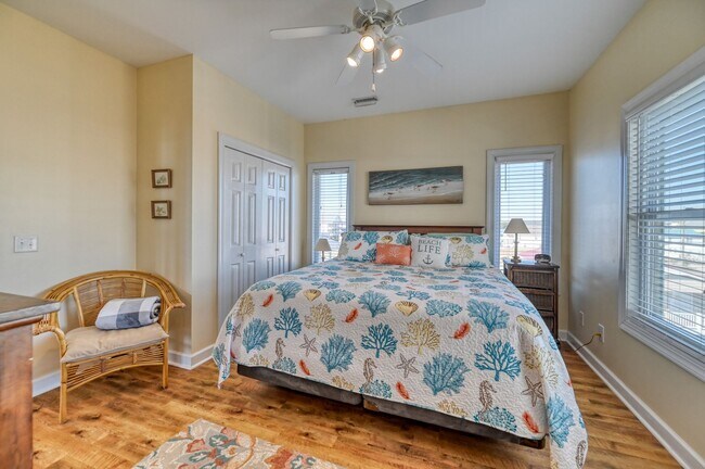Building Photo - OFF-SEASON FURNISHED MONTHLY RENTAL STARTI...