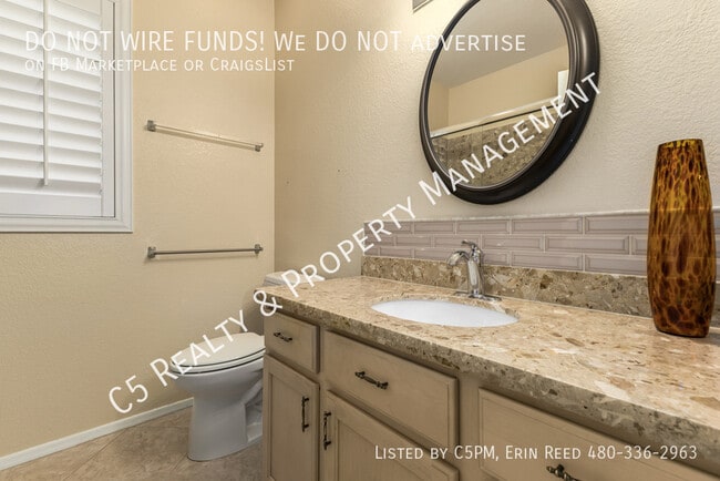 Building Photo - 1413 E Peach Tree Dr
