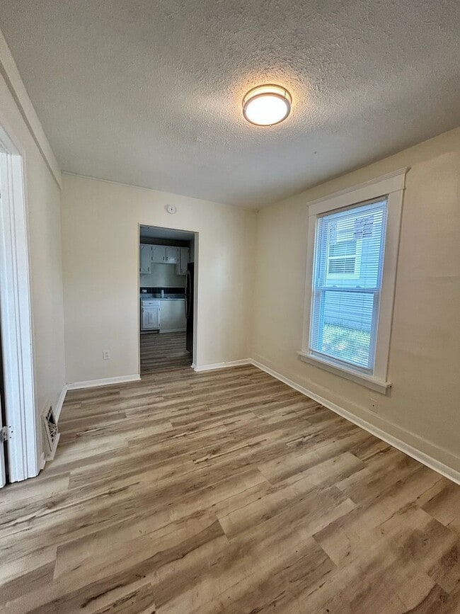 Building Photo - 5355 Helen Ave