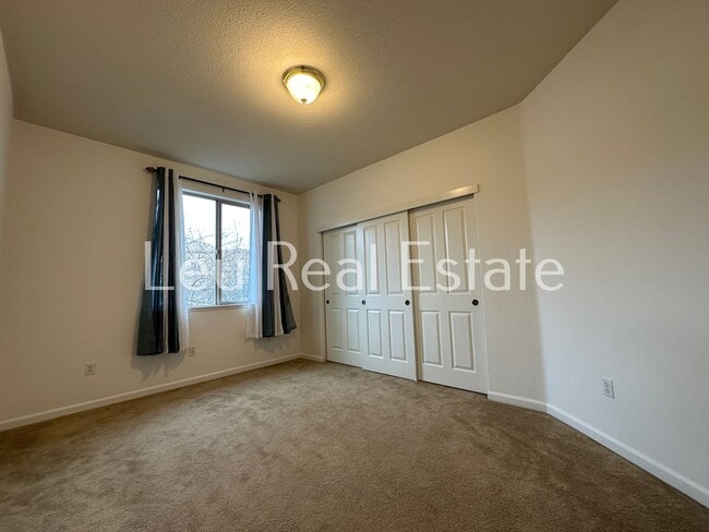 Building Photo - Lovely, 5bd, 3ba home in Serrano, with 3 c...