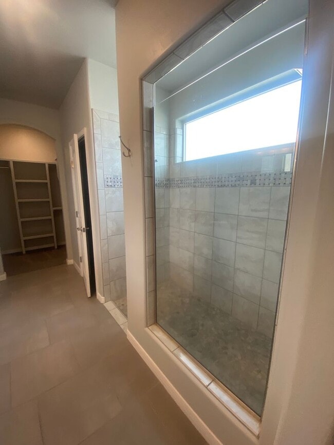 Building Photo - Beautiful Newer Home in Great Location