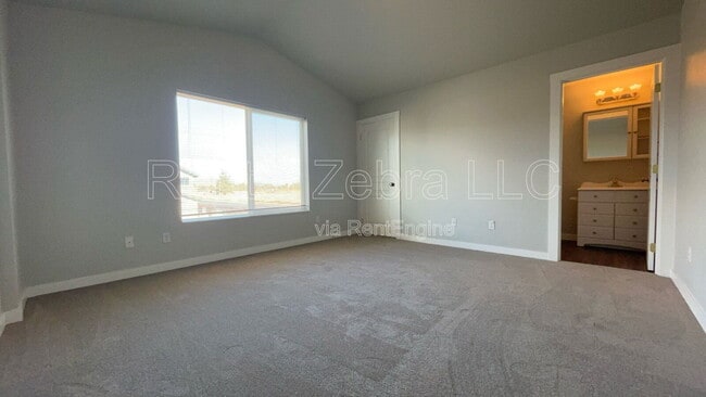 Building Photo - 855 NE Larch Ave