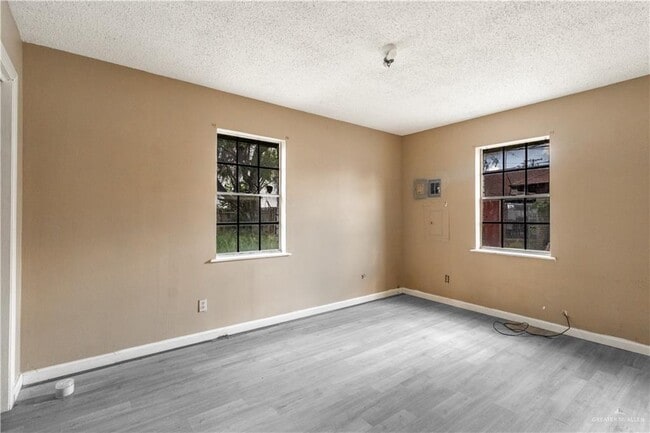 Building Photo - 1802 Hunt Ave