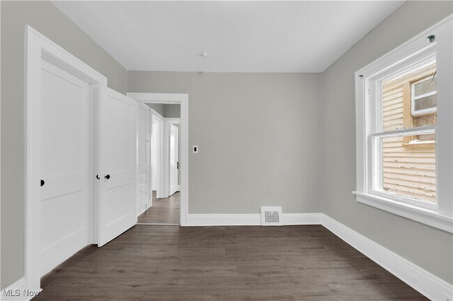 Building Photo - 3219 W 116th St