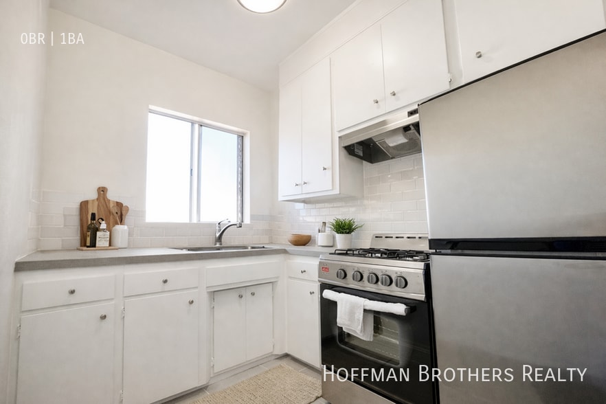 Building Photo - 1327 Magnolia Ave