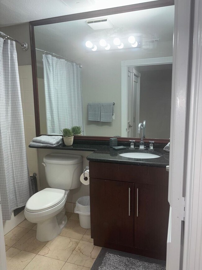 Building Photo - Genoa, fully furnished 2bdr/2bath unit, ov...
