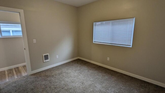 Building Photo - 3973 Hayesville Dr NE