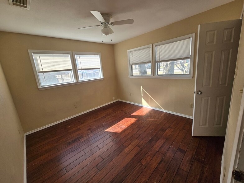 Bedroom - 505 Veterans Ave