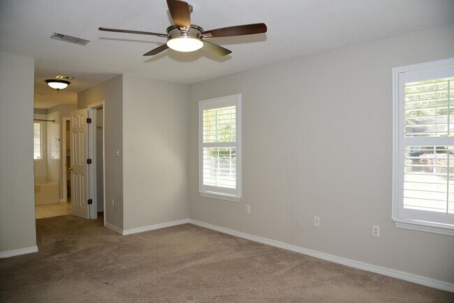 Building Photo - 1402 Ernest Hemingway Dr