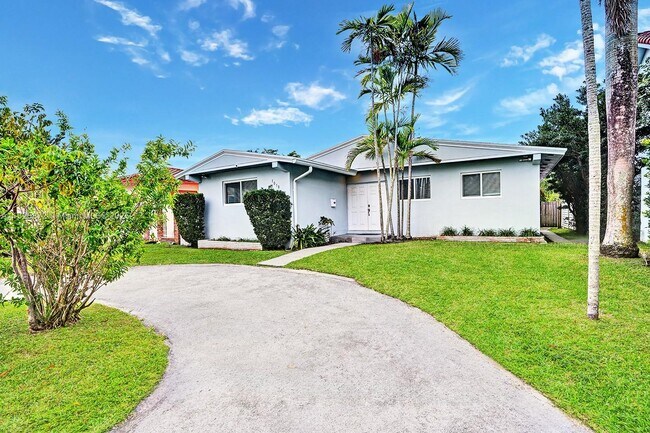 Building Photo - 1018 Adams St