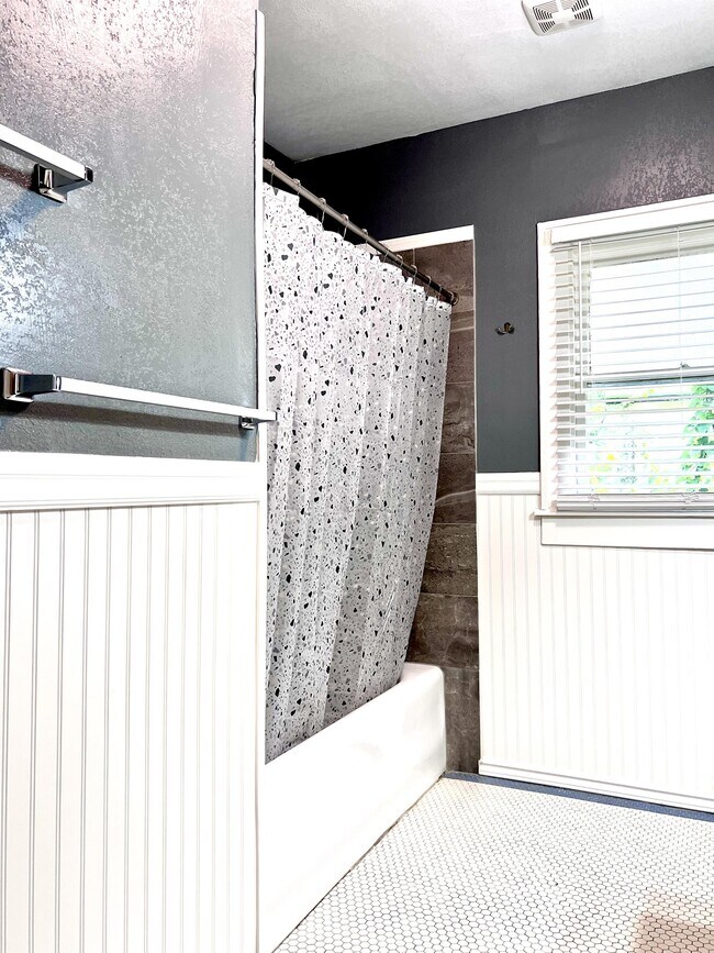 Building Photo - 2808 Morrow Ave