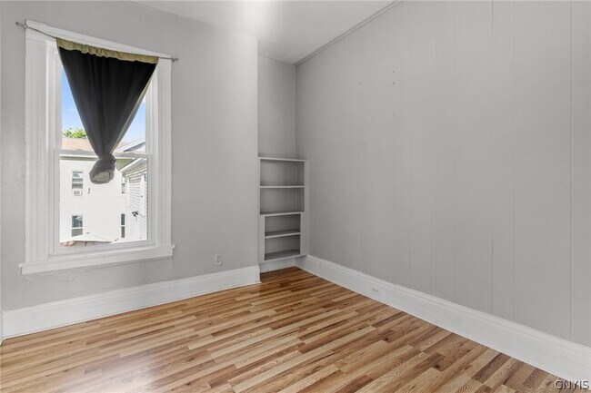 Building Photo - 319 Merriman Ave