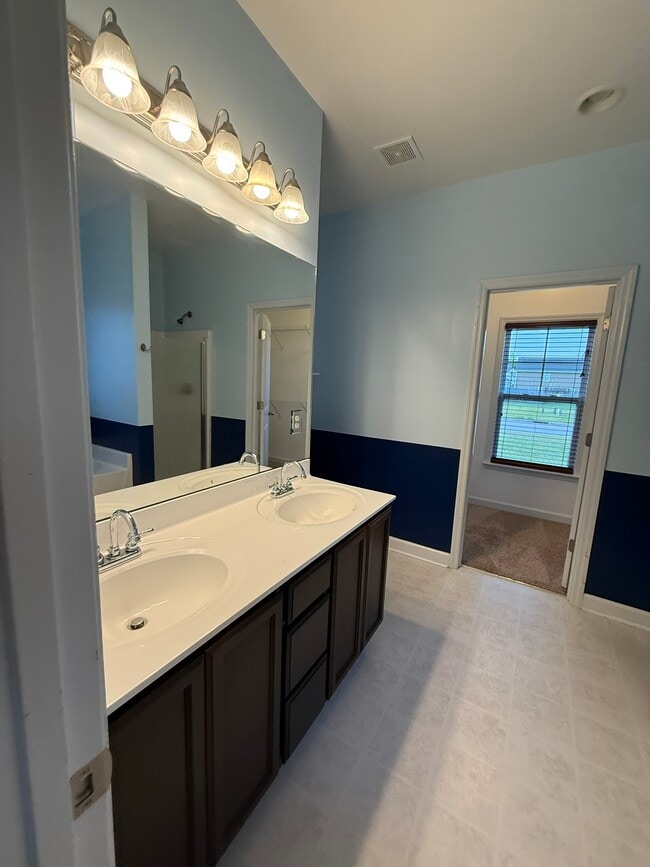 Building Photo - 513 New Hanover Trl