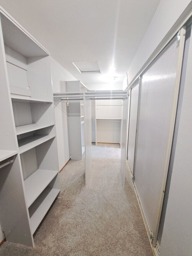 Building Photo - Expansive Oasis with a Guest House, Pool, ...