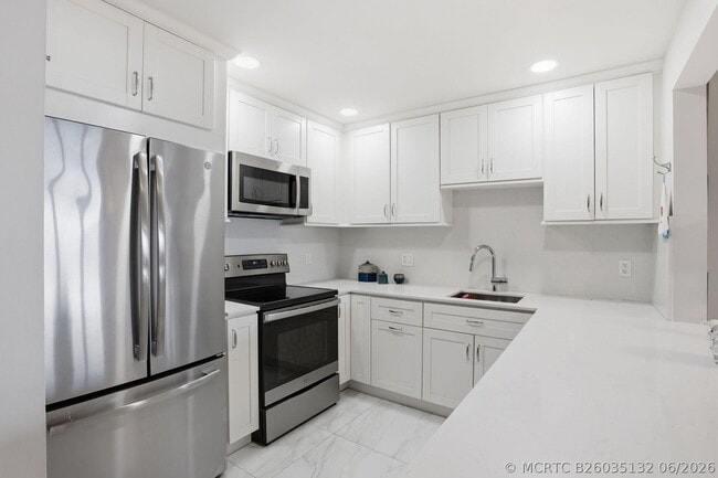 Building Photo - 1516 S Lakeside Dr