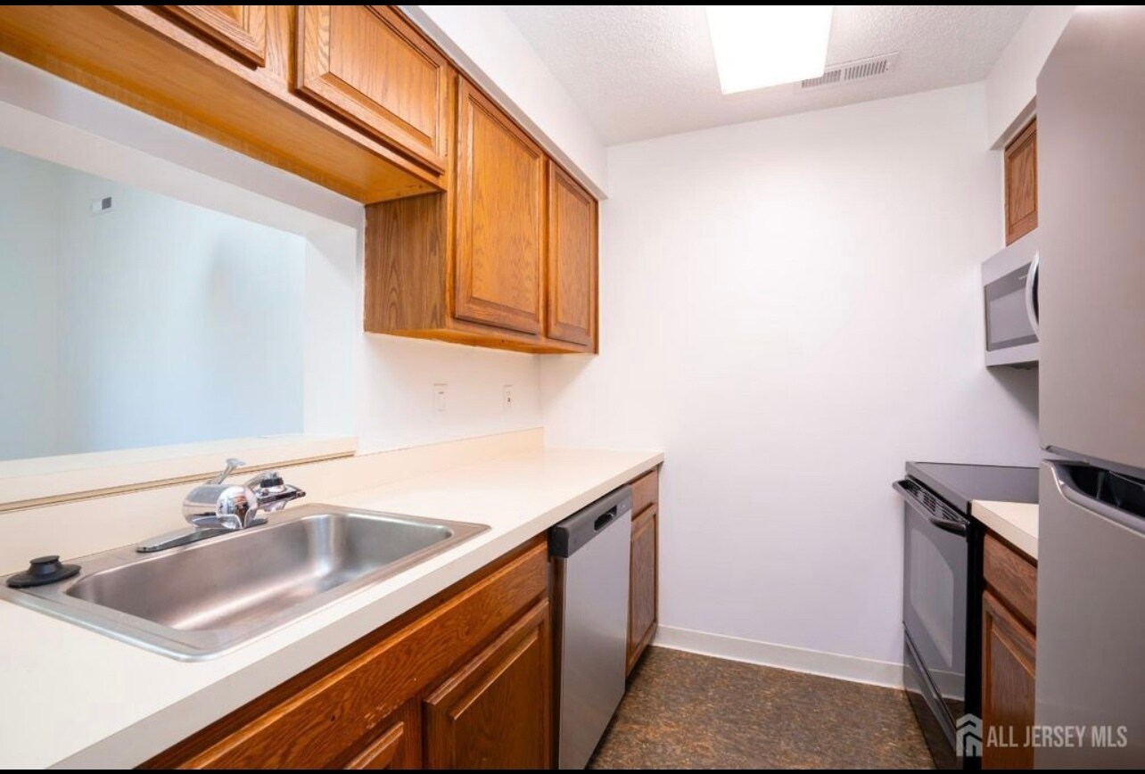 Building Photo - 403 Ravens Crest Dr