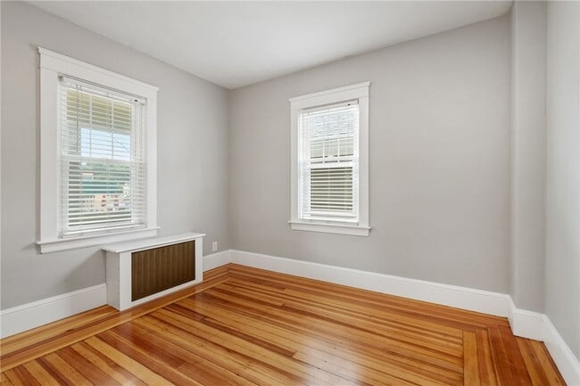 Building Photo - 113 Maple Ave