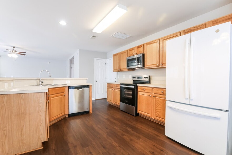 Building Photo - 2043 Swimming Hole Cir