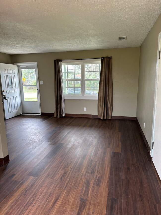 Building Photo - 205 Burke Rd