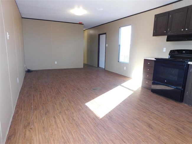 Building Photo - 112 FM972