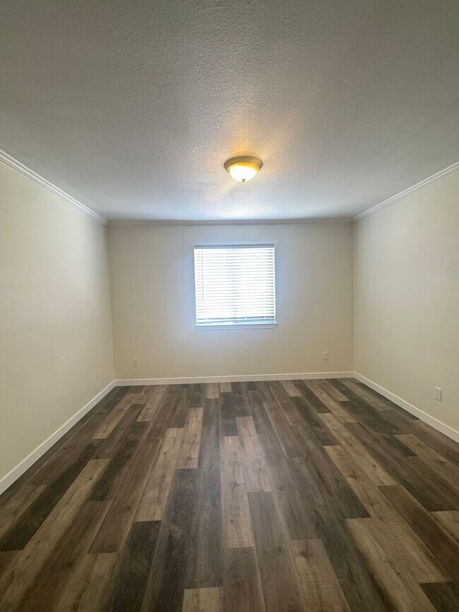 Building Photo - 7428 Jockey Ave