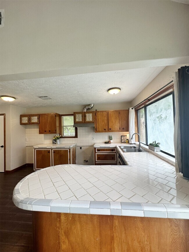 Building Photo - 2509 Wall St