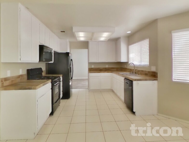 Building Photo - 509 Coco Palms Ave