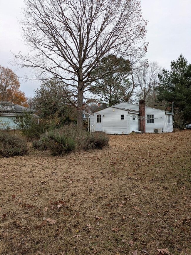 Building Photo - 12 Holly St