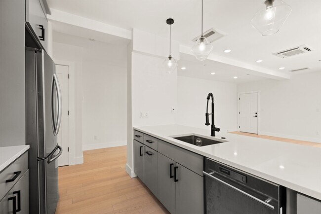 Building Photo - 208 Spencer Ave