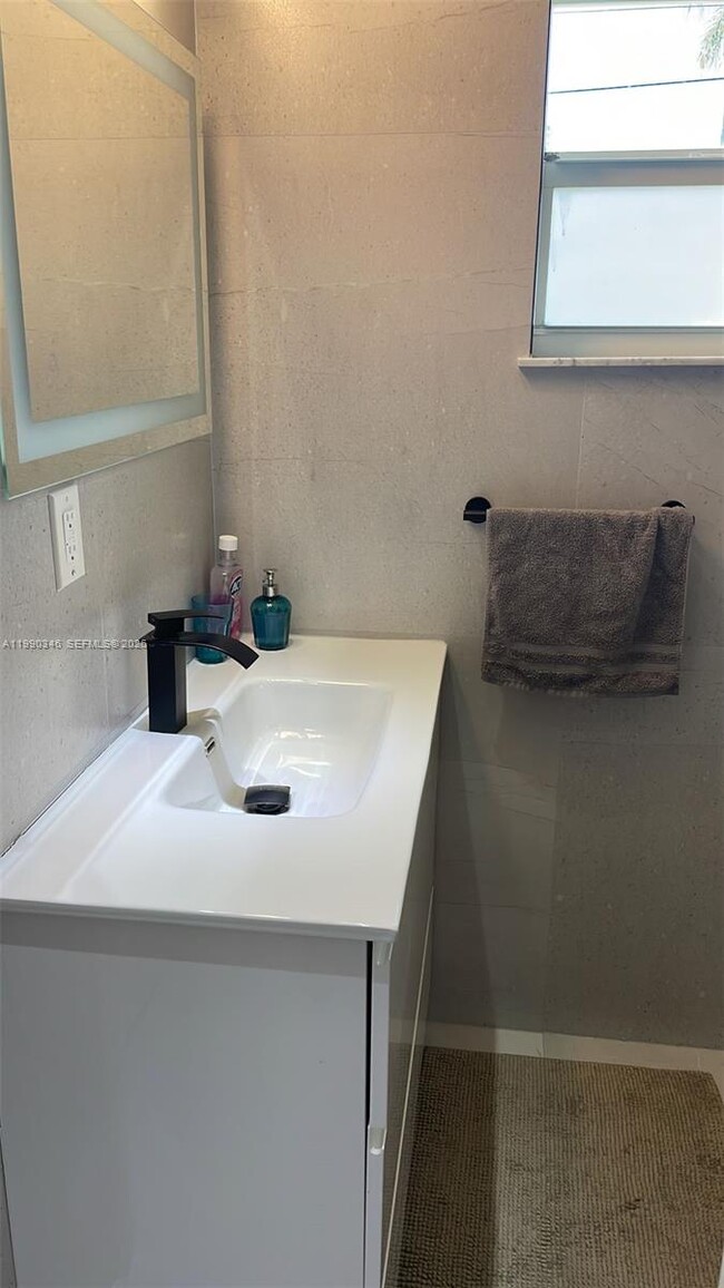 Building Photo - 3406 NE 168th St