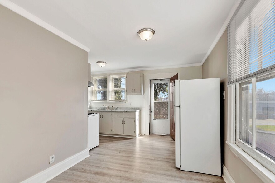 Building Photo - 1410 Russell St