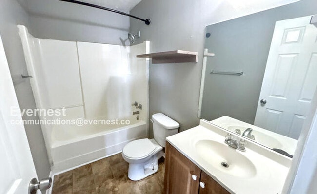 Building Photo - 5112 Linbar Dr