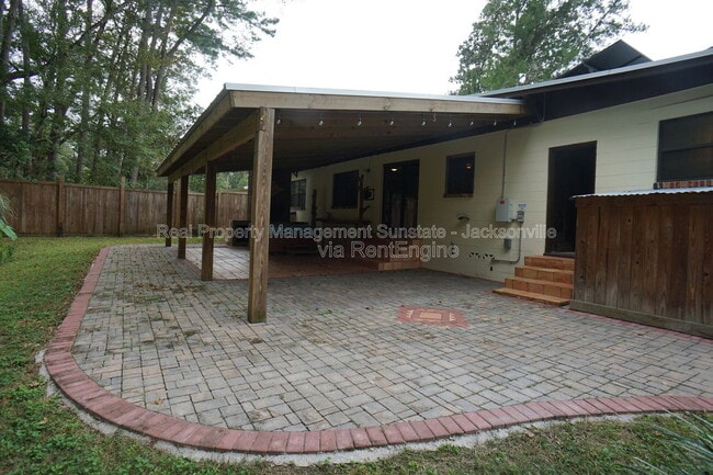 Building Photo - 7477 Greenway Dr