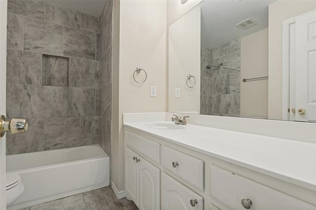 Building Photo - 903 Redbud Dr