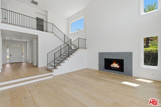 Building Photo - 16802 Cll De Sarah