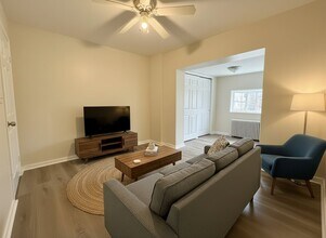 Building Photo - 7104 N Broad St