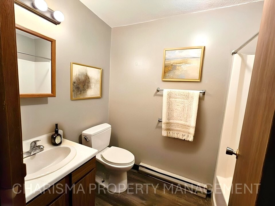 Building Photo - 1005 4th St